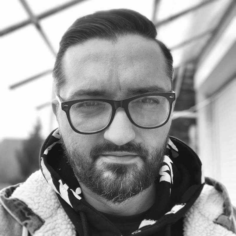 Csapattag - Graphic Designer